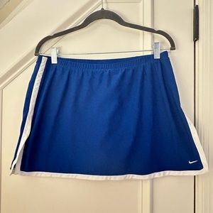 Nike women’s blue skirt size large